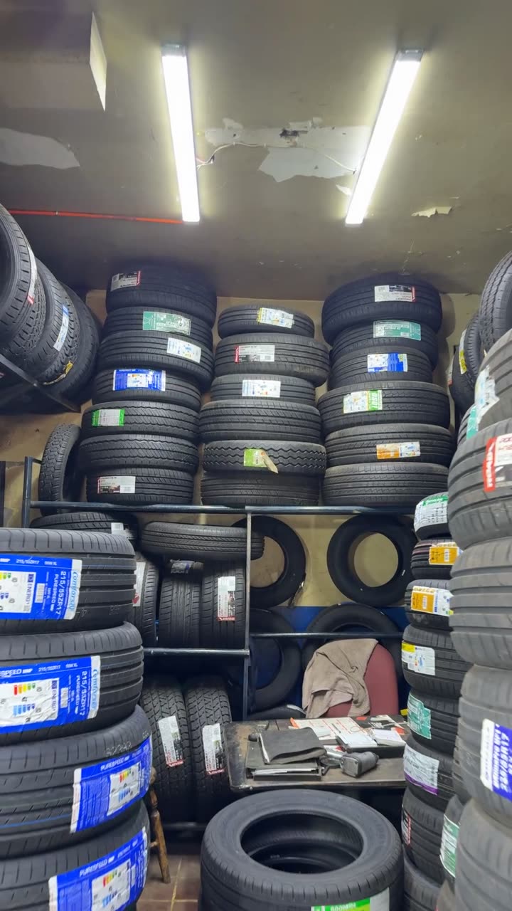 Stock de neumáticos nuevos y seminuevos de distintas medidas